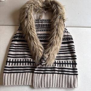 BB Dakota Tribal Stripe Faux Fur Sweater Vest M Ivory Black Cardigan Boho Open